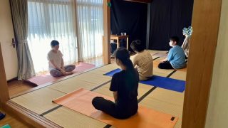夏の集中スクーリングでヨガ講座を行いました♪
